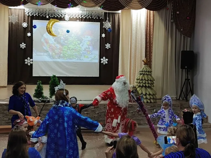 хоровод с дедом морозом и снегурочкой