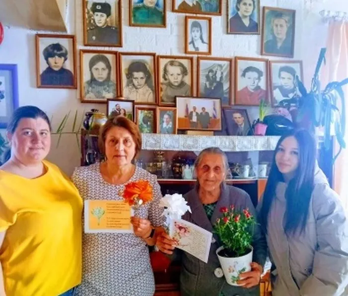 культорганизатор с участниками акции Вам любимые