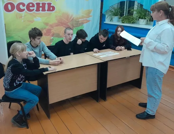 Пешневский ДК Ляхова Н.П. проводит беседу с детьми (1)