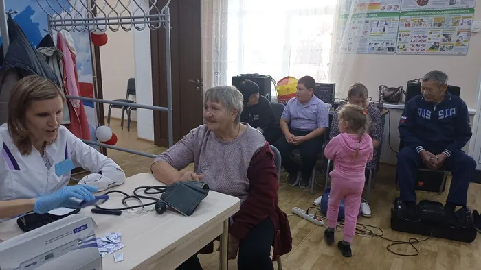 поезд Добра обслуживает людей