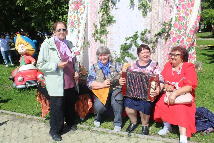 волонтеры на празднике