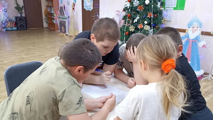 ребята составляют слова из слова