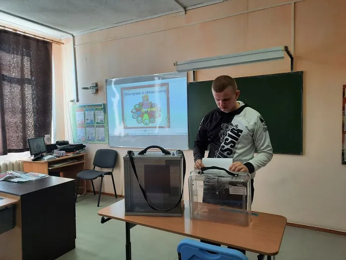 Даниил Чалков на процедуре голосования