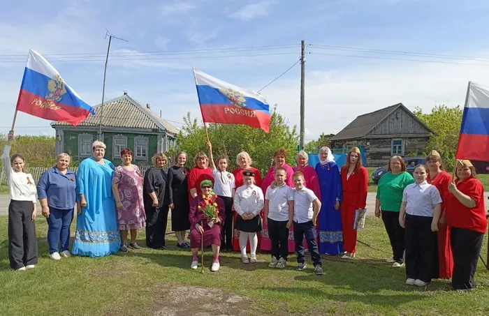 Общее фото с труженицей тыла