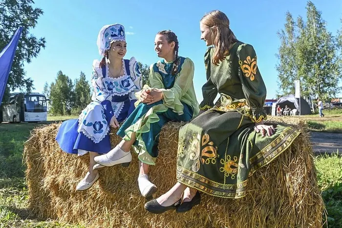 Сельские девчонки