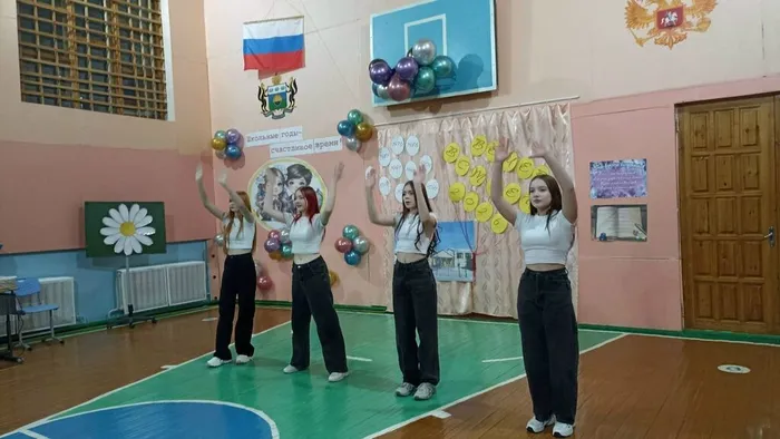 группа Семицветики исполняют танец Танцпол везде