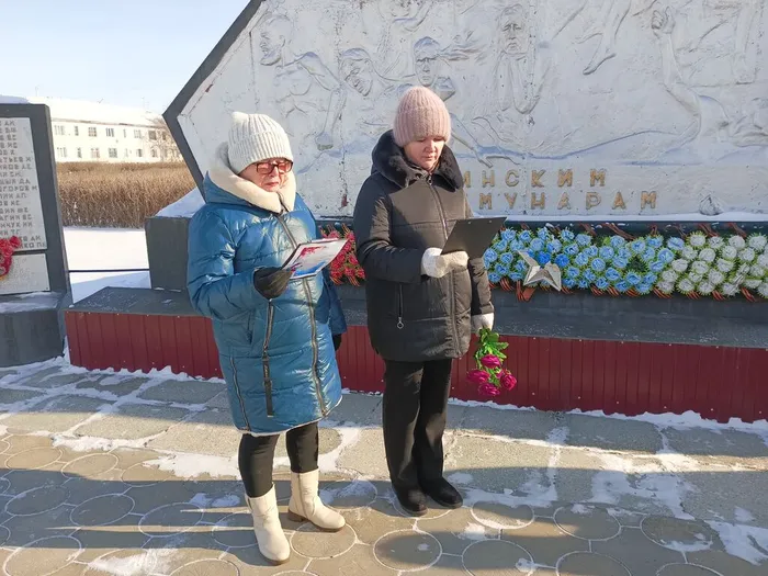 ведущие митинга