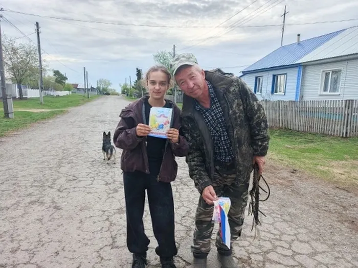 Учасник акции Коменов Асан с Устичевой полиной