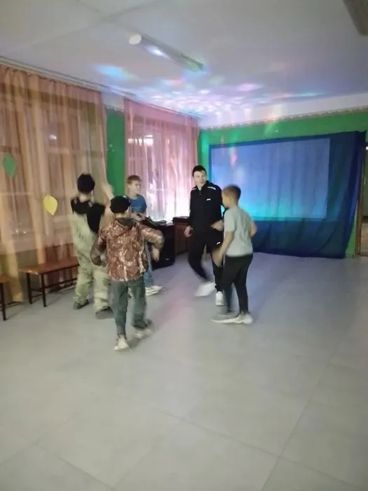 Танец под песню Женщина я не танцую