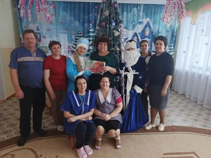 коллектив детского сада Ёлочка