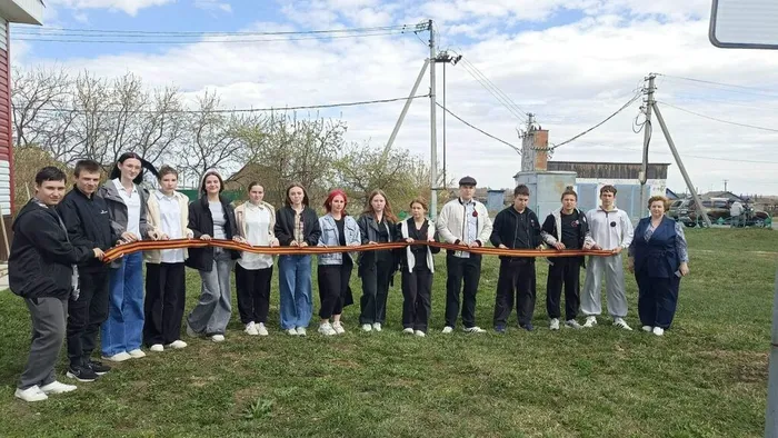 Учащиеся 9-10 классов приняли участие в акции геогриевская лента