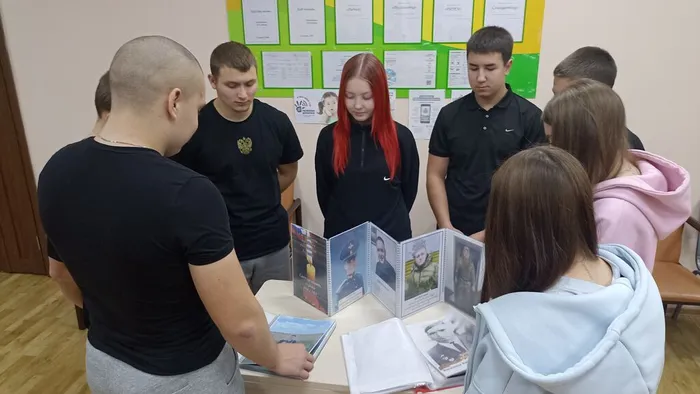 дети изучают героев нашего села на тематической беседе Слава героям России