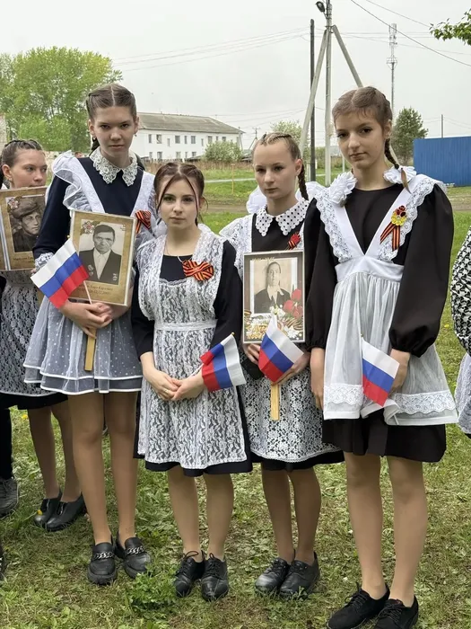 Школьницы