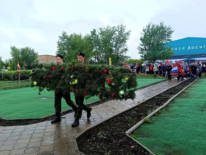 Возложение цветов и венков