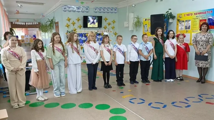 выпускники и их  классный руководиль