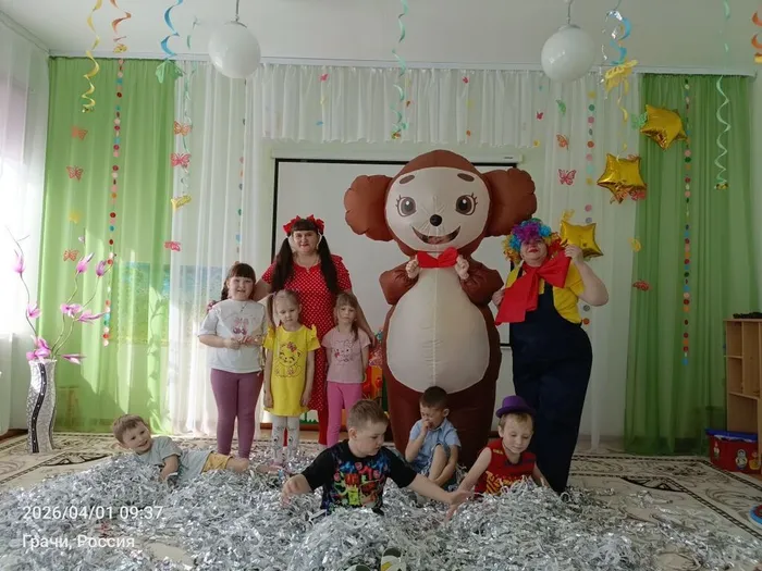 Общее фото с Чебурашкой с ребятами из детского сада Петушок