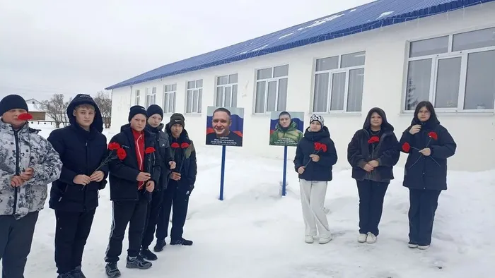 Учащиеся Смирновской СОШ посетили аллею воинов СВО